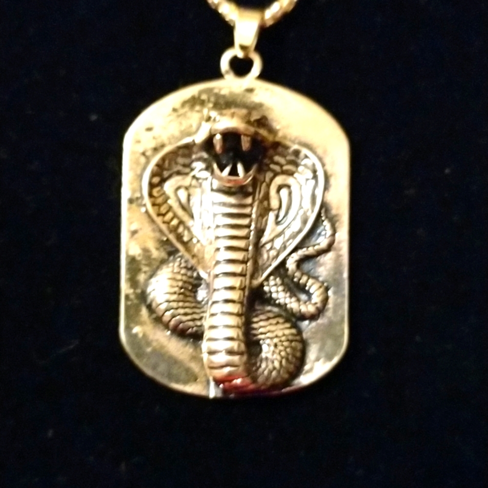 🐍Cool Unisex golden Cobra 3d dog tag on a 26" chain😎